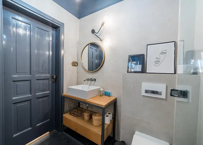 Wilson Park Homely With Mezzanine By Bookinghost