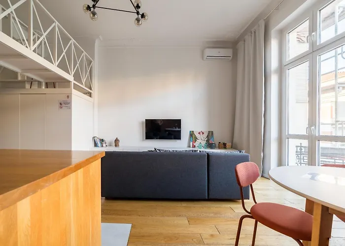 Wilson Park Homely With Mezzanine By Bookinghost *