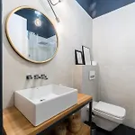 Wilson Park Homely With Mezzanine By Bookinghost アパート