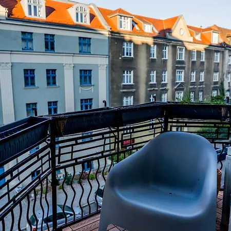 Wilson Park Homely With Mezzanine By Bookinghost *