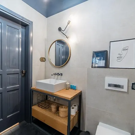 Wilson Park Homely With Mezzanine By Bookinghost